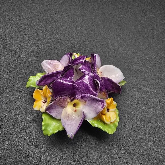 Porcelain Flower Brooch Purple Signed Made in England Dorothy Ann - Picture 7 of 7